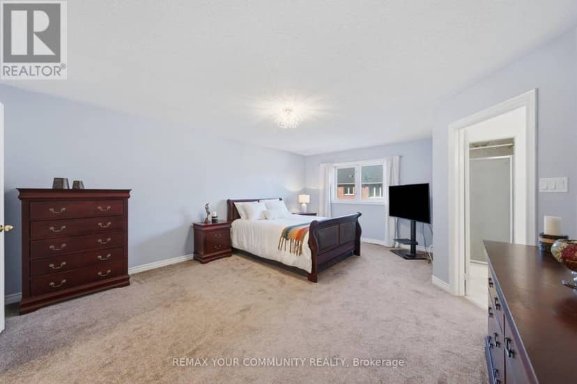 4 Daniel Reaman Crescent — photo 12 of 24
