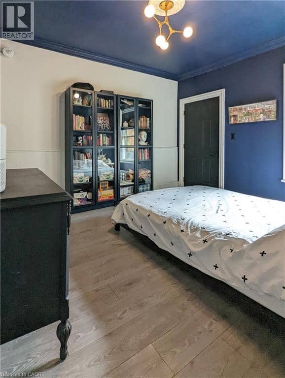 158 HUNTER Street E — photo 19 of 27