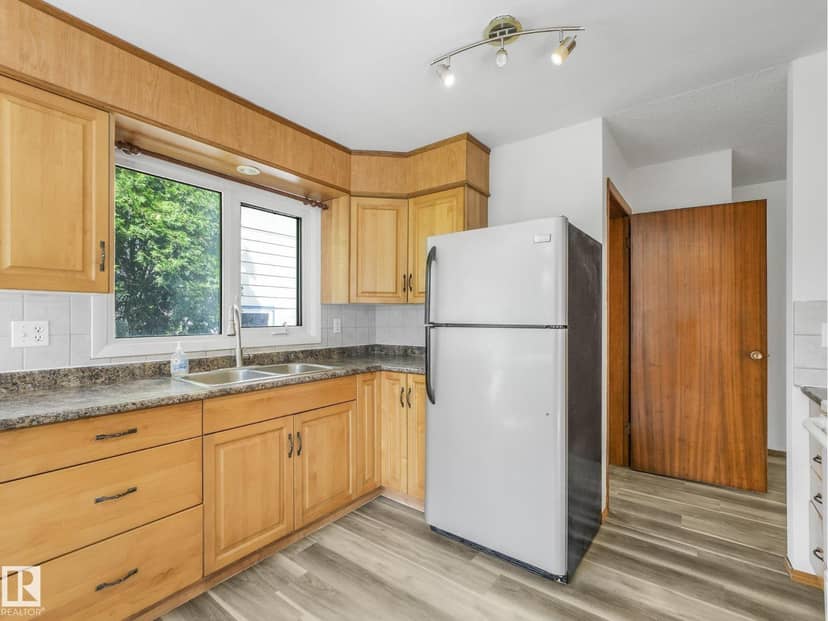 16428 88 AV NW — photo 9 of 40