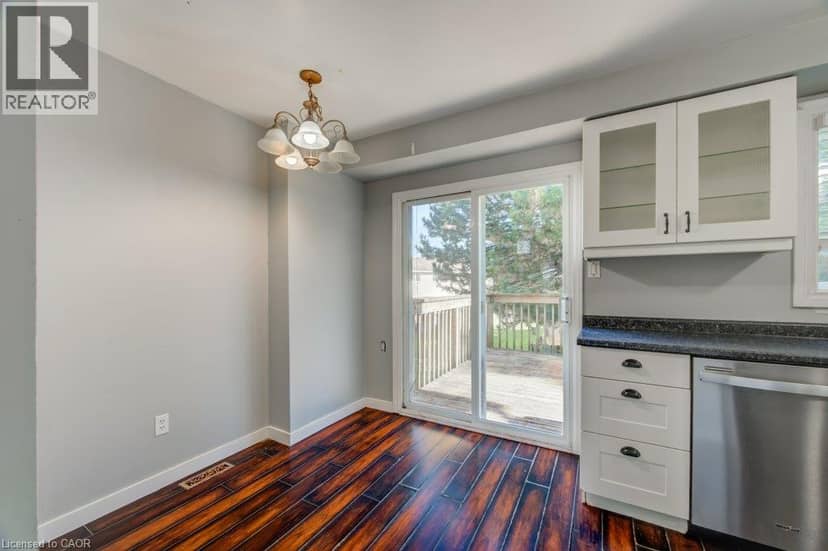 320 WESTMINISTER Avenue Unit# 16 — photo 10 of 40