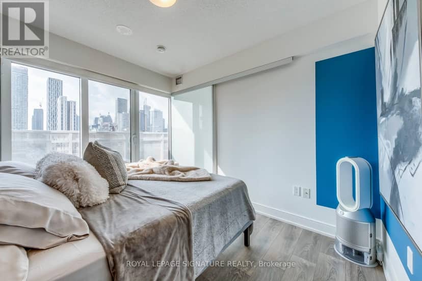 1011 - 89 McGill Street — photo 23 of 32