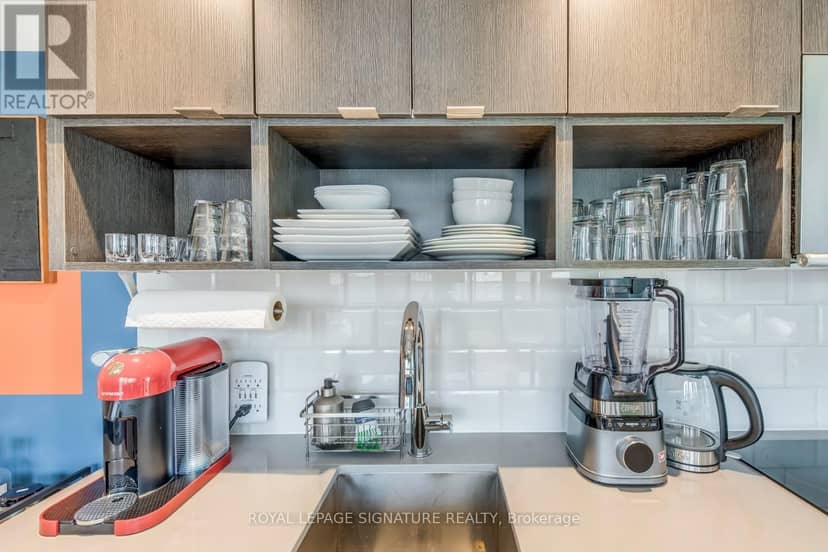 1011 - 89 McGill Street — photo 6 of 32