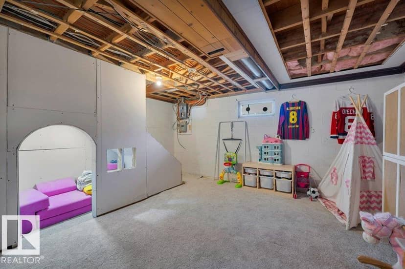 4820 49 ST — photo 32 of 40