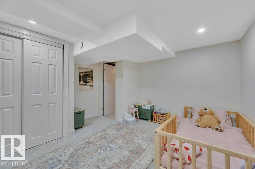 4820 49 ST — photo 34 of 40