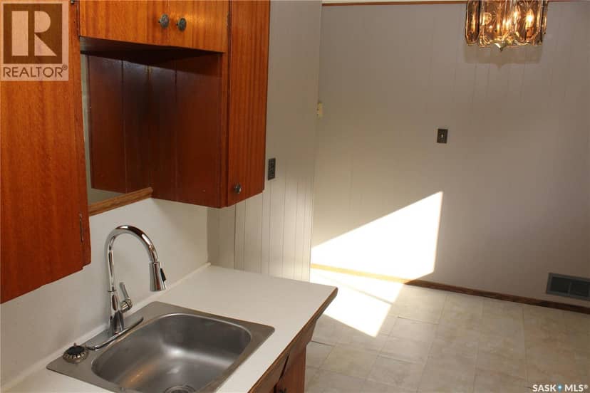 1728 Connaught Street — photo 10 of 25