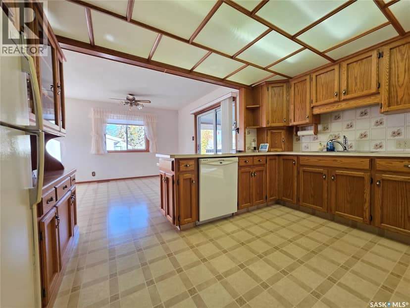460 7th AVENUE SE, Swift Current, photo 3