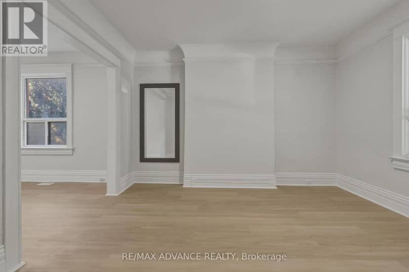 82A Augusta Avenue — photo 10 of 40