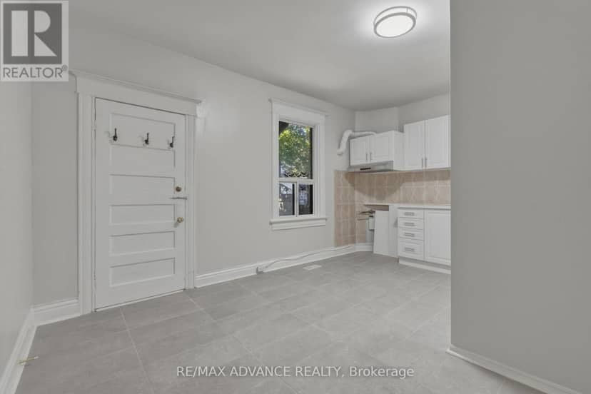 82A Augusta Avenue — photo 14 of 40