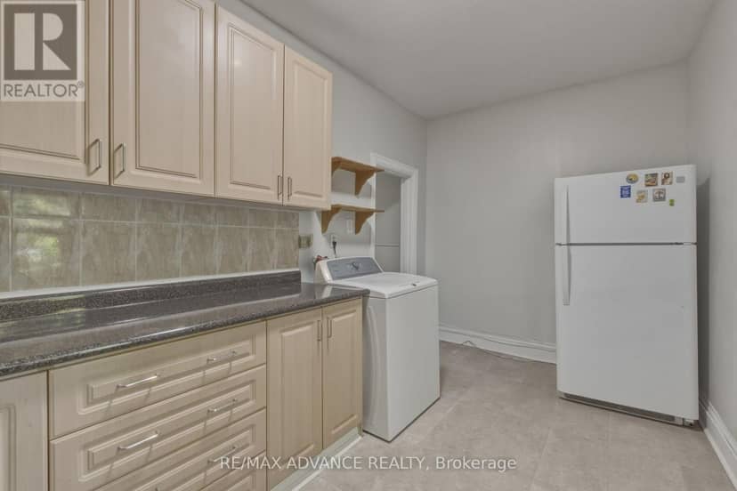 82A Augusta Avenue — photo 31 of 40