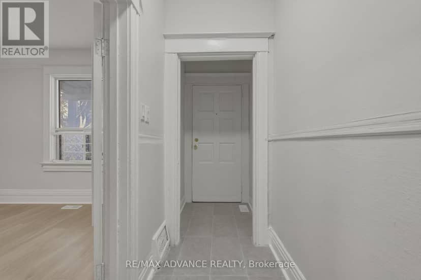 82A Augusta Avenue — photo 9 of 40