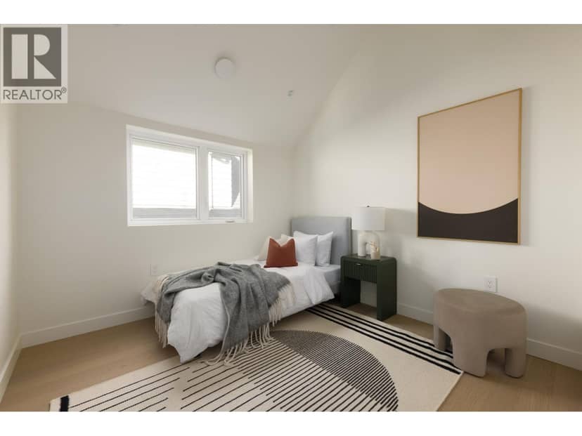 1 141 E 22nd Avenue — photo 16 of 35