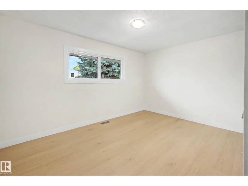 5707 90 AV NW — photo 9 of 40