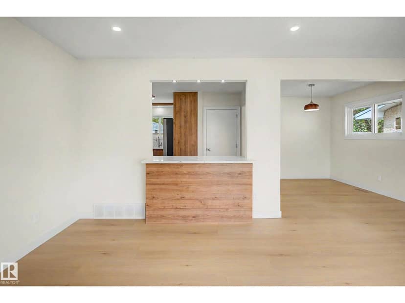 5707 90 AV NW — photo 20 of 40