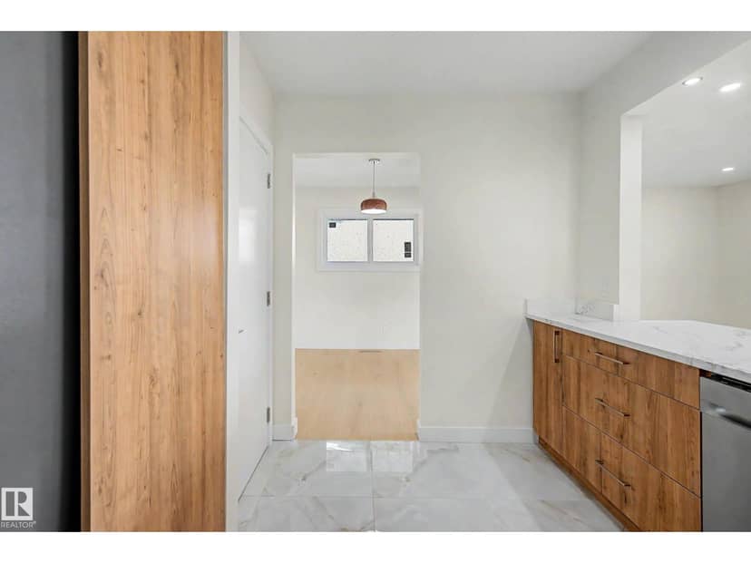 5707 90 AV NW — photo 27 of 40