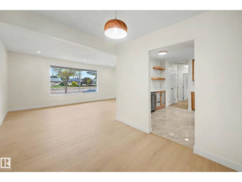 5707 90 AV NW — photo 22 of 40
