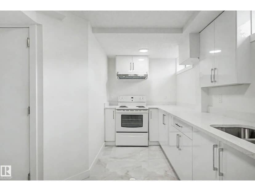 5707 90 AV NW — photo 31 of 40