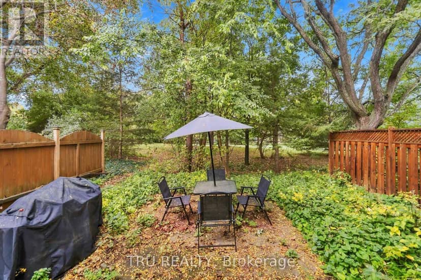 62 Hunter's Glen Crescent — photo 33 of 35