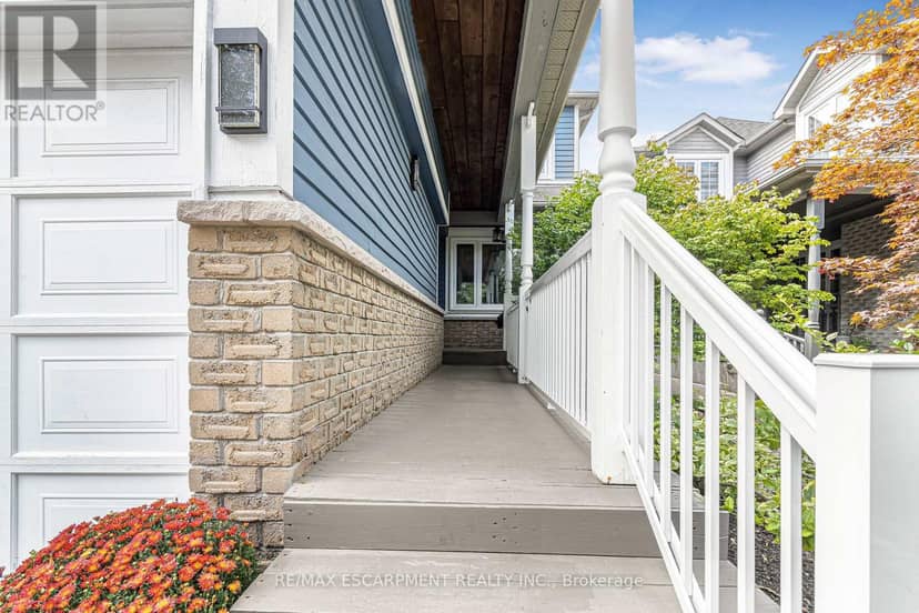 5576 Middlebury Drive — photo 4 of 40