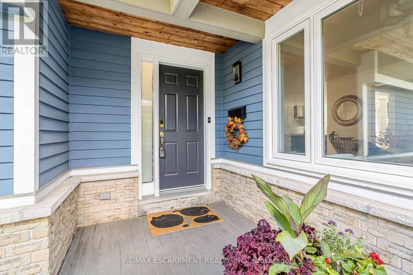 5576 Middlebury Drive — photo 5 of 40