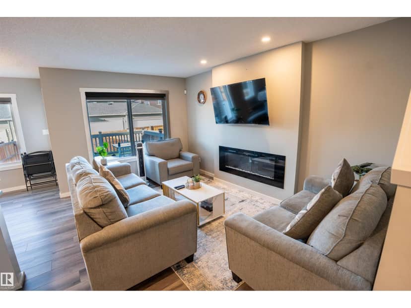 2310 Wonnacott Cr SW SW — photo 17 of 40