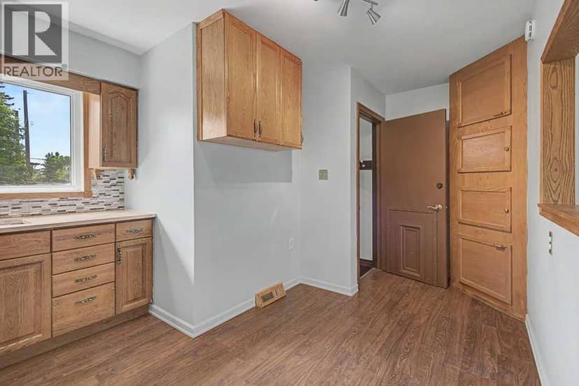 2056 Cottonwood Crescent SE, Calgary, photo 8