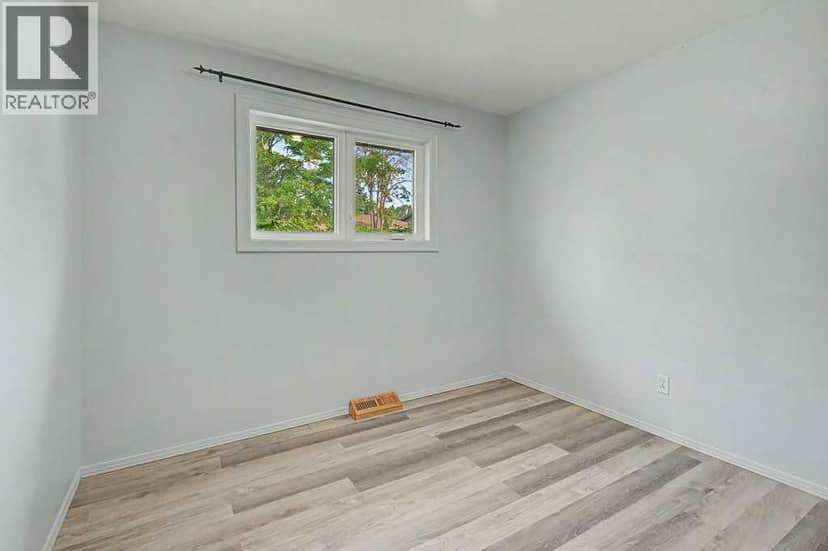 2056 Cottonwood Crescent SE — photo 16 of 40