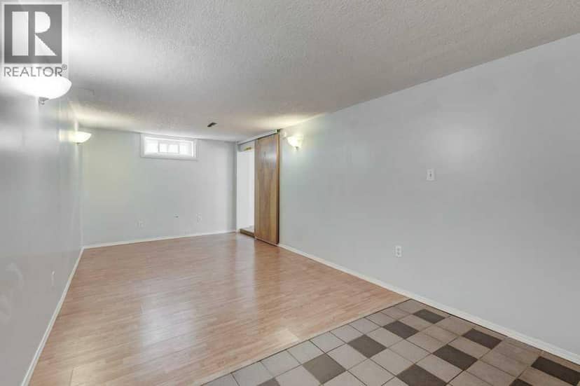2056 Cottonwood Crescent SE — photo 22 of 40