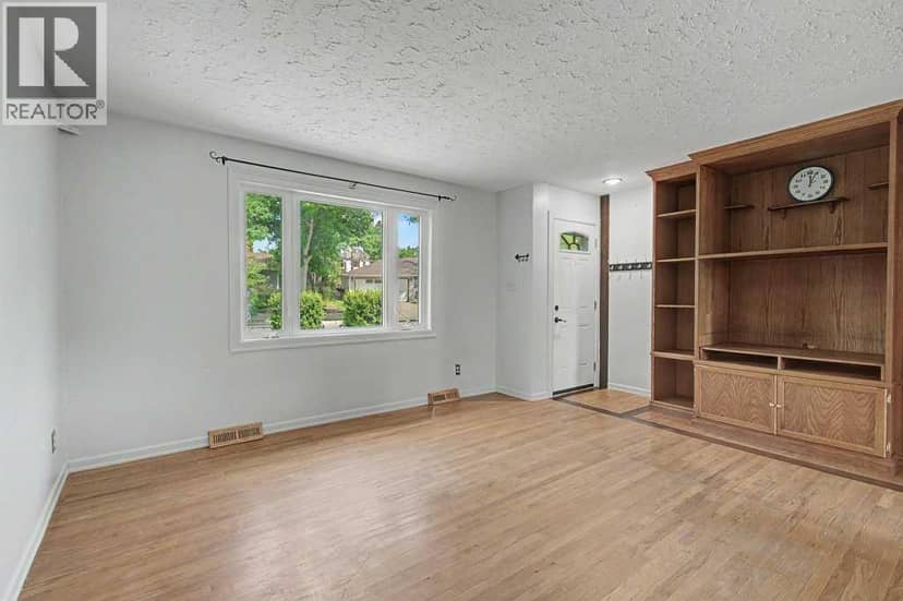 2056 Cottonwood Crescent SE, Calgary, photo 3