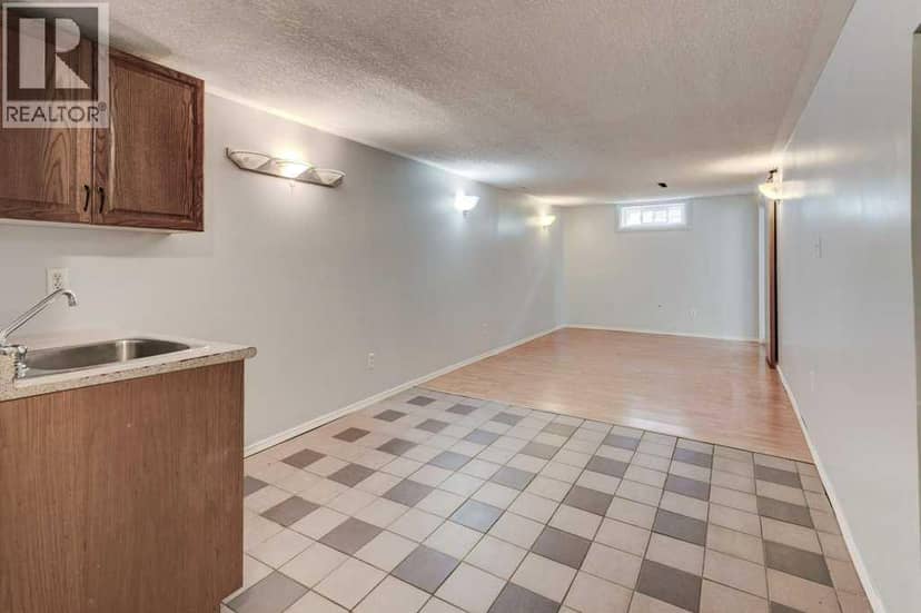 2056 Cottonwood Crescent SE — photo 21 of 40