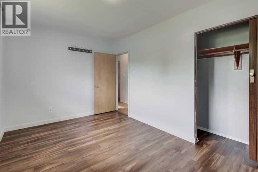 2056 Cottonwood Crescent SE — photo 14 of 40