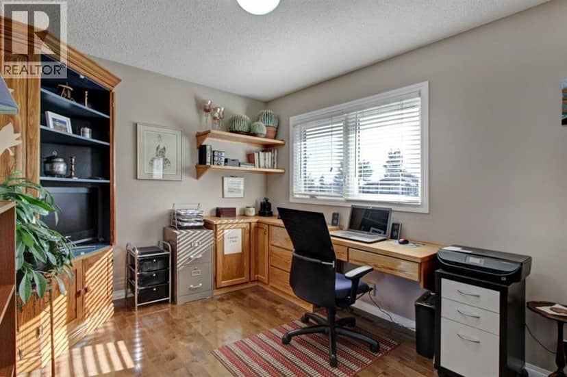 311 Douglasbank Green SE — photo 22 of 40
