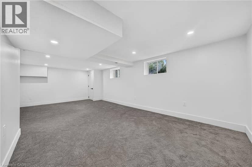 12 ADMIRAL Road — photo 34 of 40