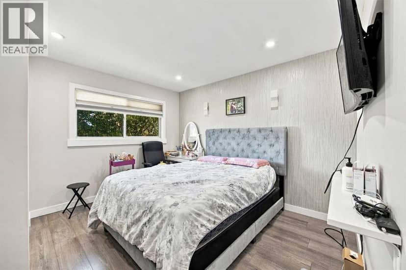 2035 47 Street SE — photo 15 of 40