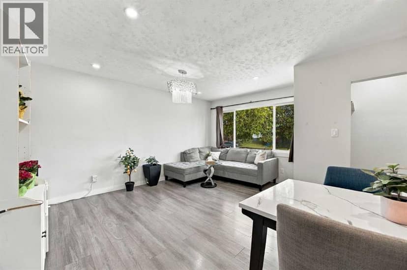 2035 47 Street SE — photo 9 of 40