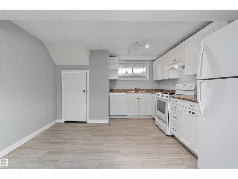 8612 30 AV NW NW — photo 39 of 40