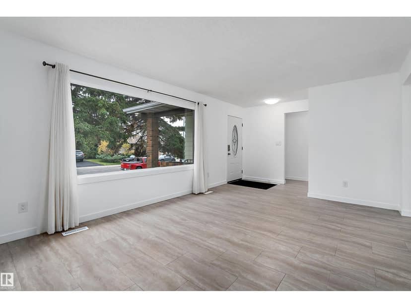 8612 30 AV NW NW — photo 9 of 40