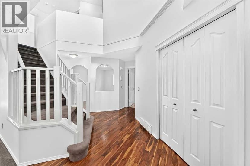186 Panamount Drive NW — photo 10 of 30