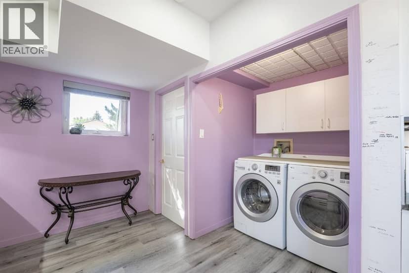 329 2 Avenue NE — photo 14 of 40