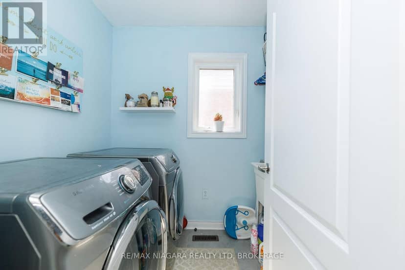 33 Colonel Lyall Street — photo 16 of 29
