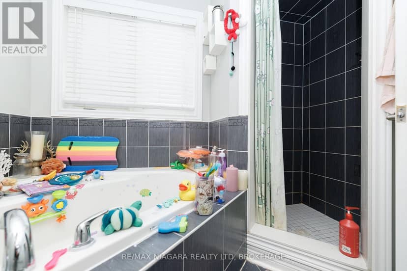 33 Colonel Lyall Street — photo 19 of 29