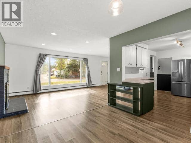30 Takhini Ave — photo 11 of 37