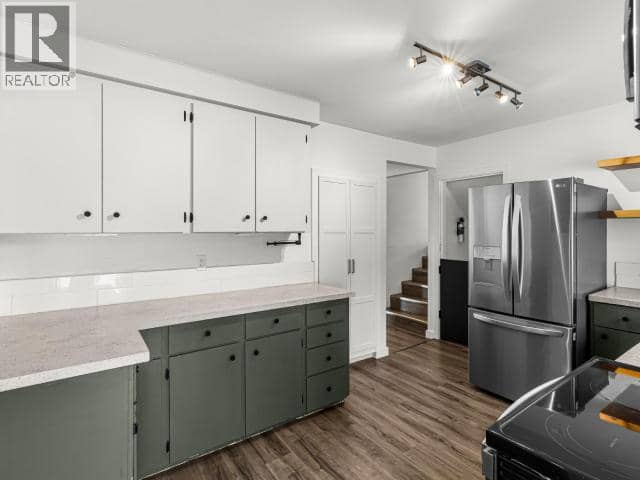 30 Takhini Ave — photo 14 of 37