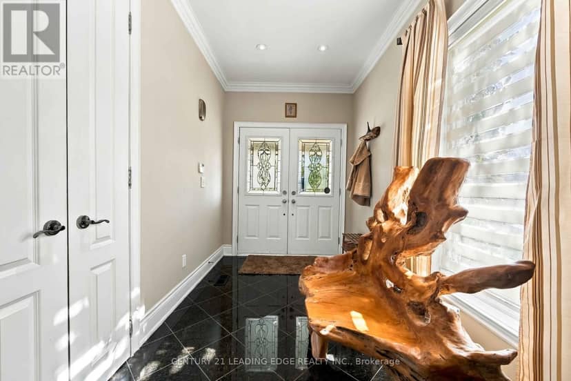 1952 Spruce Hill Road, Pickering, photo 3
