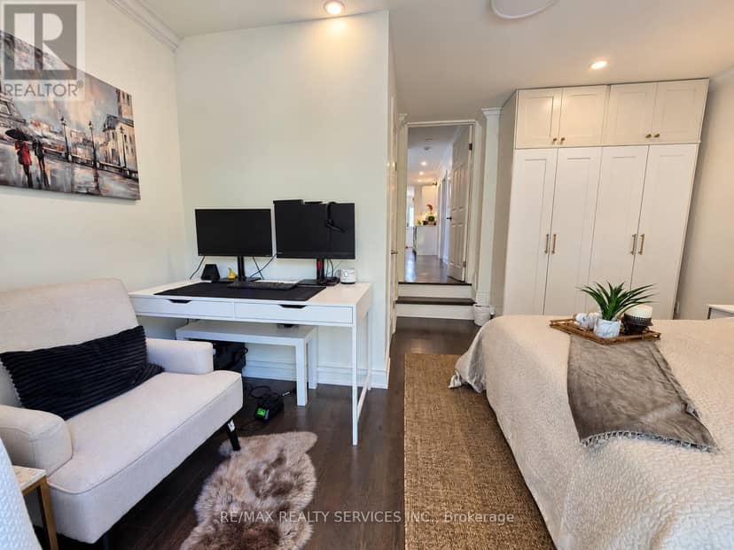 21 McIntosh Avenue — photo 13 of 35