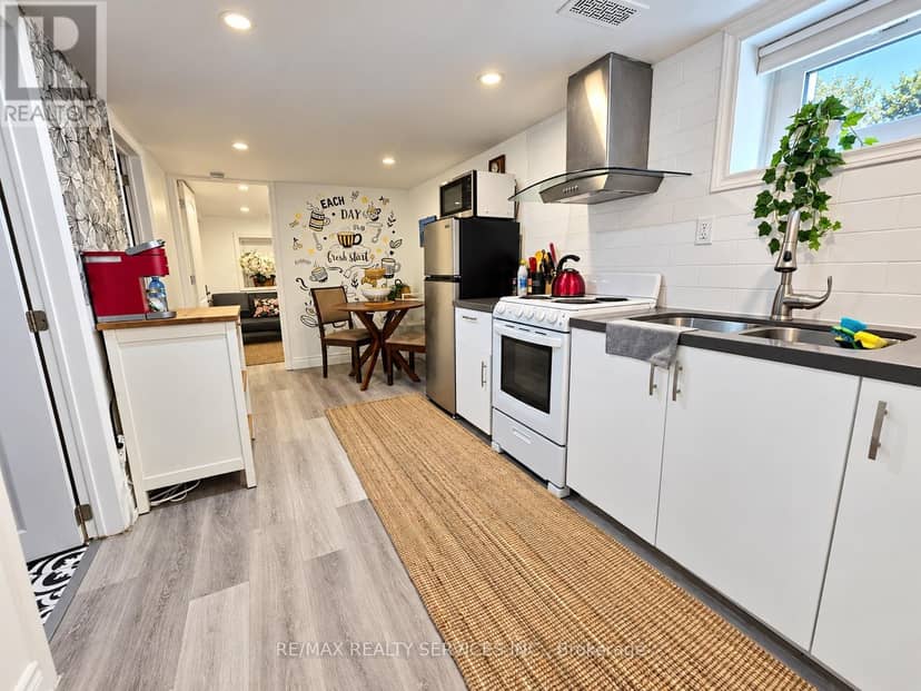 21 McIntosh Avenue — photo 30 of 35