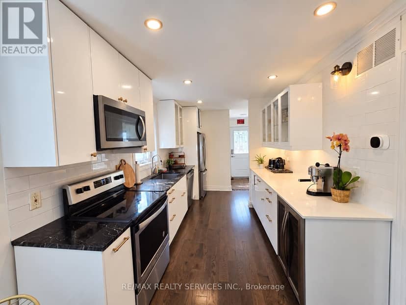 21 McIntosh Avenue — photo 9 of 35