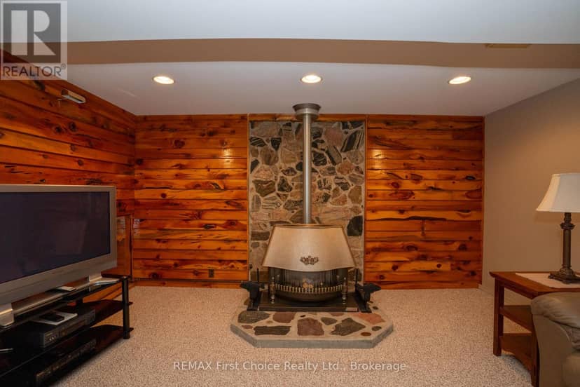 942 Crowe Avenue — photo 21 of 40