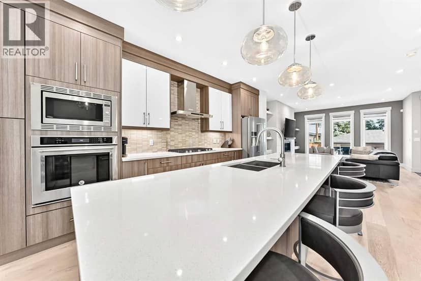 218 26 Avenue NW — photo 14 of 40