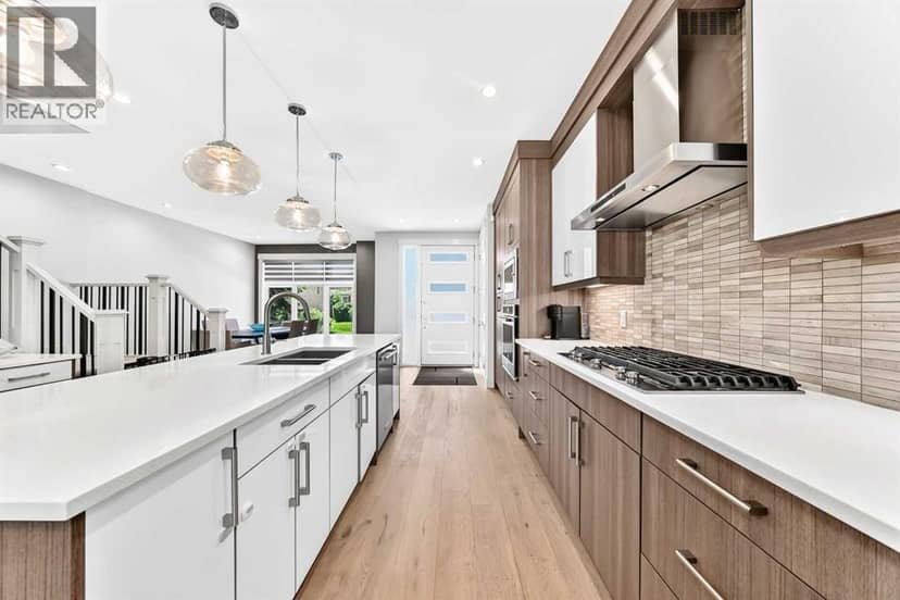 218 26 Avenue NW — photo 10 of 40