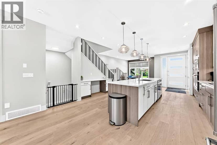 218 26 Avenue NW — photo 11 of 40